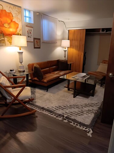 Charming 1-Bedroom  Apartment in Great Neighborhood