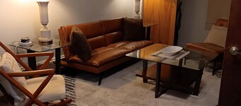 Charming 1-Bedroom  Apartment in Great Neighborhood