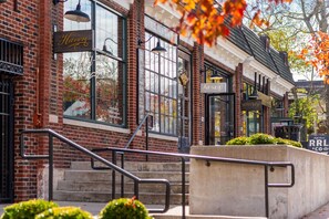 Exterior detail - Plush Haven on Music Row with Free Parking & Rooftop Lounge (Nashville)