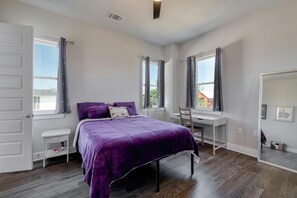 3 soverom, strykejern/-brett, wi-fi og sengetøy