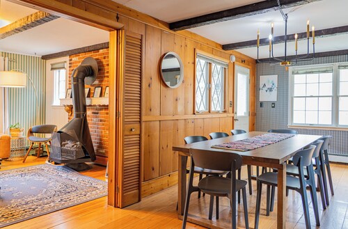 5BD/2BA Cabin-Style Home in the Heart of Norwich, Close to Casinos