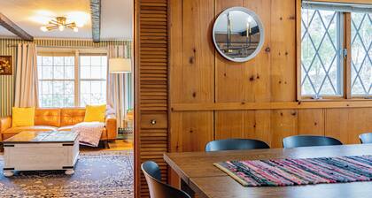 5BD/2BA Cabin-Style Home in the Heart of Norwich, Close to Casinos