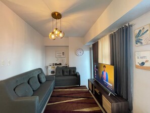 Living area - Cozy 1-bedroom condo in Manila  close to U.S Embassy and SLMEC (Manila)