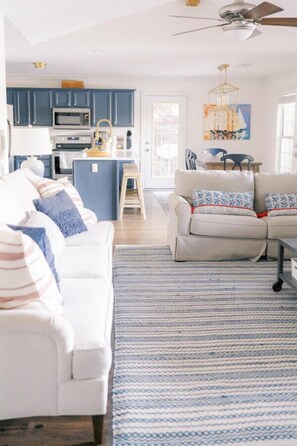 Televisor intel·ligent, reproductor de DVD i llibres