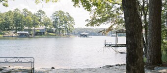 Lakeside Retreat (Mark Robert)