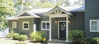 Lakeside Retreat (Mark Robert)