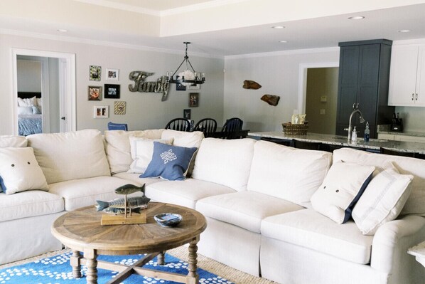 Televisor intel·ligent i llibres 