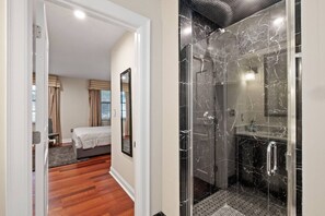 Hair dryer - Spacious 6BR En Suite Rittenhouse Home (Philadelphia)