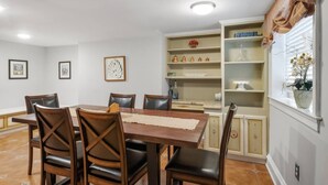 Dining - Spacious 6BR En Suite Rittenhouse Home (Philadelphia)