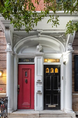 Spacious 6BR En Suite Rittenhouse Home! Sleeps 14!