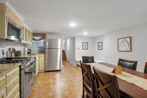 Unclassified image, 3 of 55, button - Spacious 6BR En Suite Rittenhouse Home (Philadelphia)