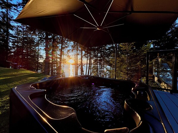Outdoor spa tub - The Bluewater Retreat on Bowen Island with private beach access and ocean views (Bowen Island)
