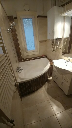 مجففات شعر، مناشف، صابون، شامبو