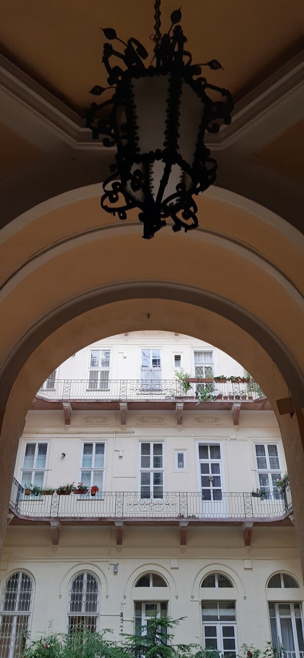 تفاصيل الفندق من الخارج