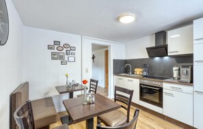 冷蔵庫、コンロ、コーヒー / ティーメーカー