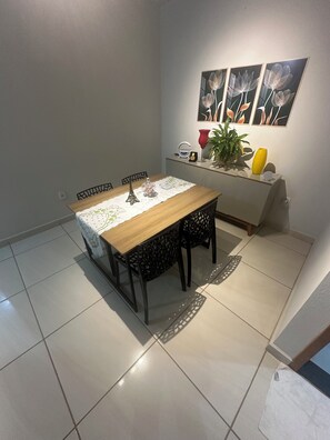 Dining - Charming 1-bedroom apartment in delightful Dores do Rio Preto with WiFi (Dores do Rio Preto)