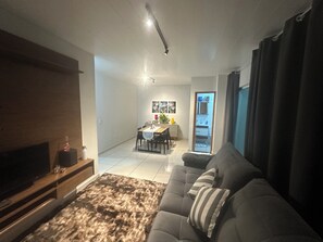 Living area - Charming 1-bedroom apartment in delightful Dores do Rio Preto with WiFi (Dores do Rio Preto)