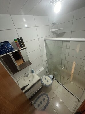 Handtücher, Seife, Toilettenpapier