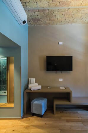 Superior Triple Room, City View 34 | In-room safe, free WiFi - 163 Boutique Hotel (Rome)
