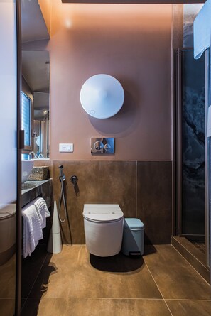 Superior Room (Round Bed), City View 36 | Bathroom | Free toiletries, hair dryer, slippers, towels - 163 Boutique Hotel (Rome)