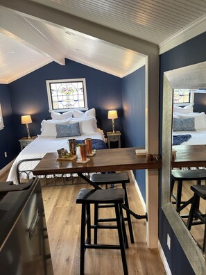 1 habitación, tabla de planchar con plancha, wifi y ropa de cama 