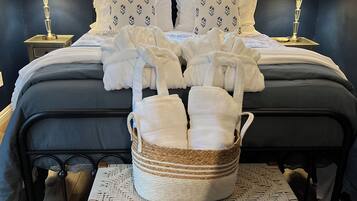 1 slaapkamer, een strijkplank/strijkijzer, wifi, beddengoed