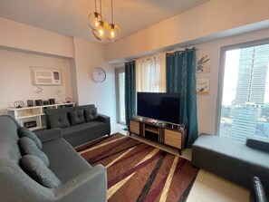 Living area - Cozy 1-bedroom condo near UP Manila, US EMBASSY and St. Luke's Medical Center (Manila)