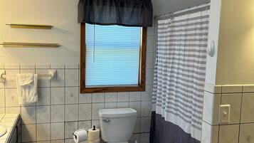 シャワー、ヘアドライヤー、タオル、石鹸