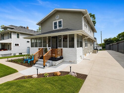 Best Value 2BR Midtown Stay - Clean + Central