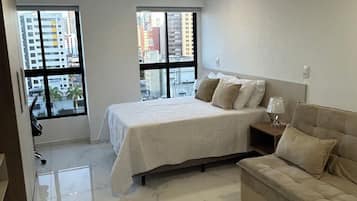 Apartment | Hypo-allergenic bedding, laptop workspace, blackout drapes