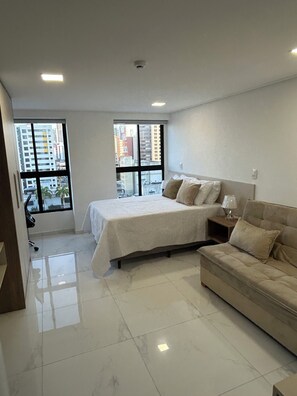 Apartment | Hypo-allergenic bedding, laptop workspace, blackout drapes