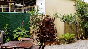 Suite estándar | Restaurante al aire libre