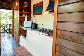 Stovetop, toaster, cookware/dishes/utensils, spices