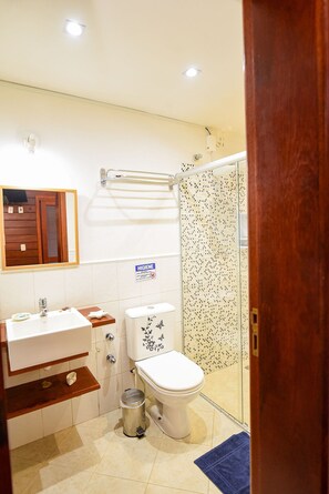 Classic Suite | Bathroom | Shower, free toiletries, towels, soap