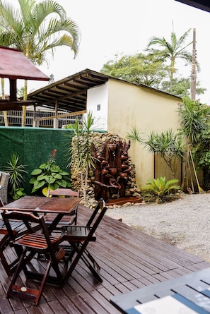 Outdoor dining - Suli Pousada (Florianópolis)