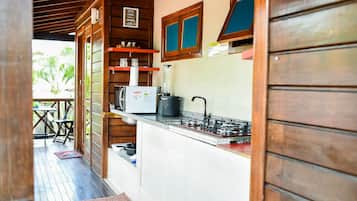 Suite Confort | Cocina privada | Parrilla de estufa, tostadora, utensilios de cocina y condimentos