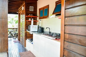 Phòng Suite tiện nghi đơn giản | Bếp riêng | Bếp nấu, lò nướng bánh mì, dụng cụ nấu nướng/bát dĩa/dao nĩa, gia vị 
