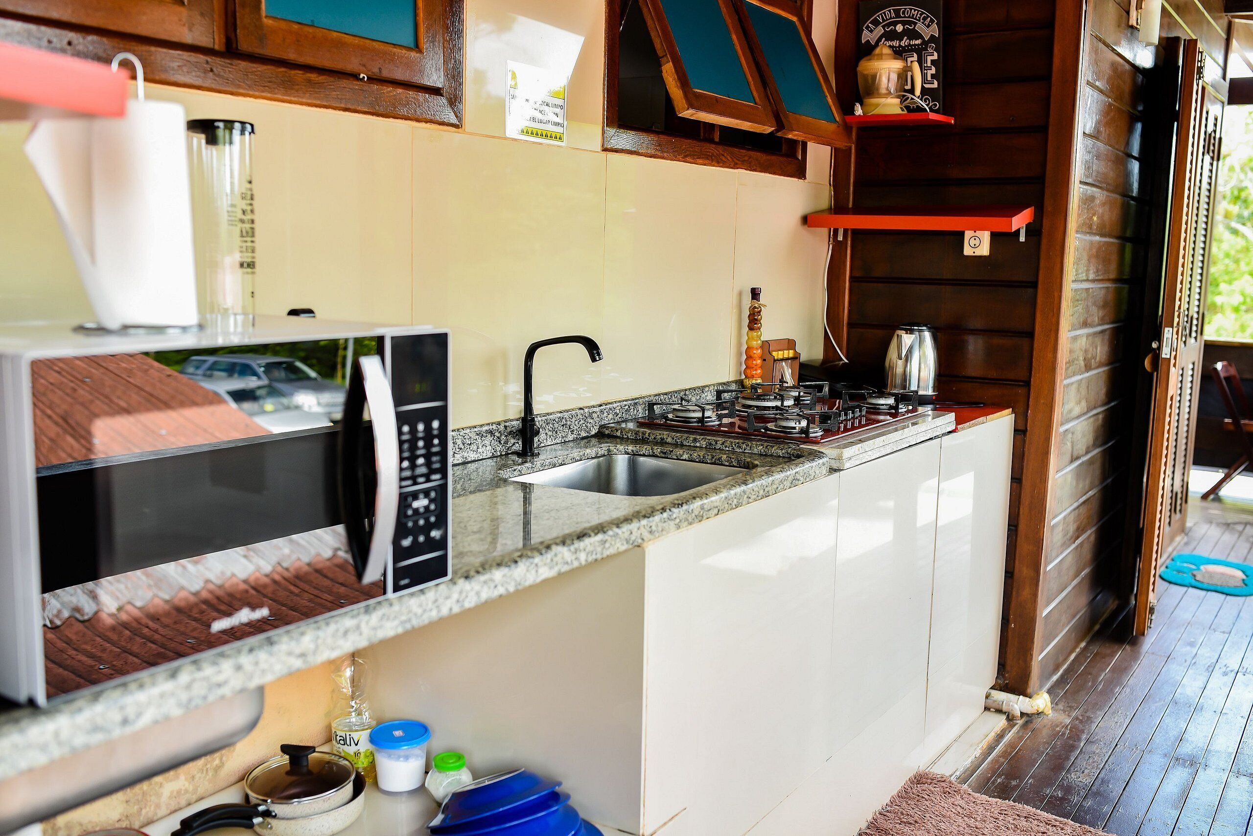 Stovetop, toaster, cookware/dishes/utensils, spices