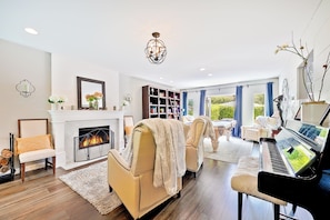 Interior - La Jolla Beach House. 2 Minute Walk to the Beach! (San Diego)