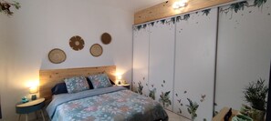 1 chambre, fer et planche Ă repasser, Wi-Fi gratuit, draps fournis