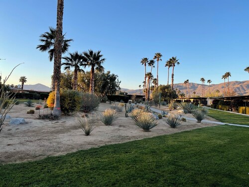 Quiet two bedroom Club Circle West condo with WiFi in beautiful Borrego Springs