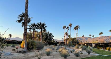 Quiet two bedroom Club Circle West condo with WiFi in beautiful Borrego Springs