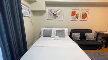 Iron/ironing board, WiFi, bed sheets