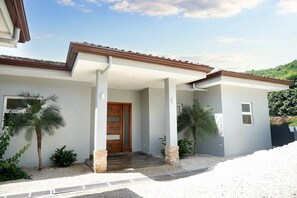 Exterior - Casa Tropical, in Mar Vista, Playa Flamingo (Playa Flamingo)