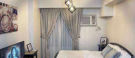 Iron/ironing board, WiFi, bed sheets