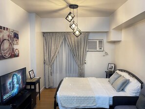 Iron/ironing board, WiFi, bed sheets