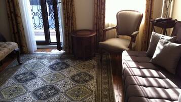 1 bedroom, desk, laptop workspace, free WiFi