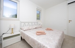 2 bedrooms, in-room safe, iron/ironing board, travel cot