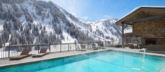 Perfect For Family Mountain Getaway! Room w/ Bunk Bed | Outdoor Hot Tub