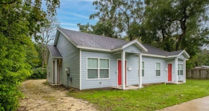 Beautiful Home | Walk to UF | Newly built